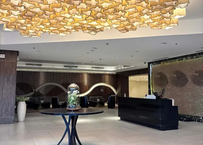 Apartment 8 Newtown Boulevard Near Airport And