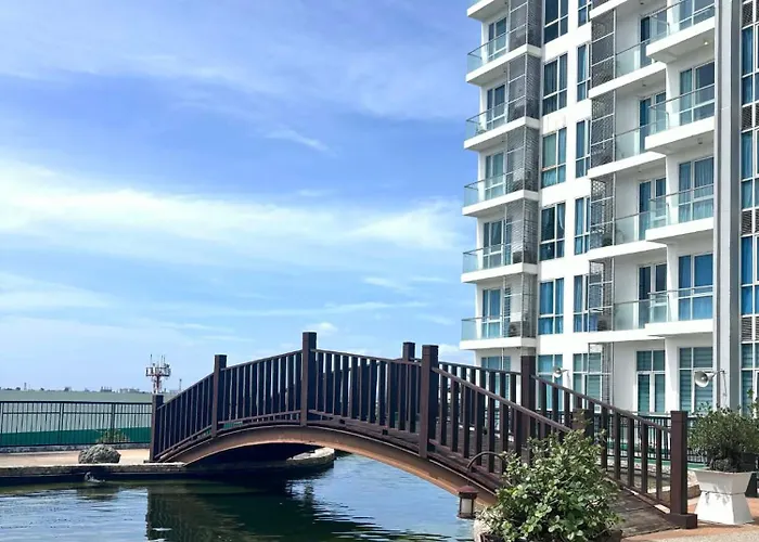 8 Newtown Boulevard Near Airport And Punta Engano (Mactan)
